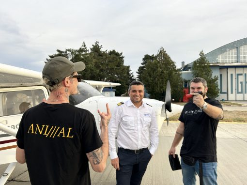 Iustin Campeanu si Asociatia Iubim Aviatia – Primul tatuaj realizat in zbor cu avionul la 500 m inaltime